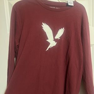 NWOT American Eagle maroon long sleeve tee with white eagle appliqué. Size Med.